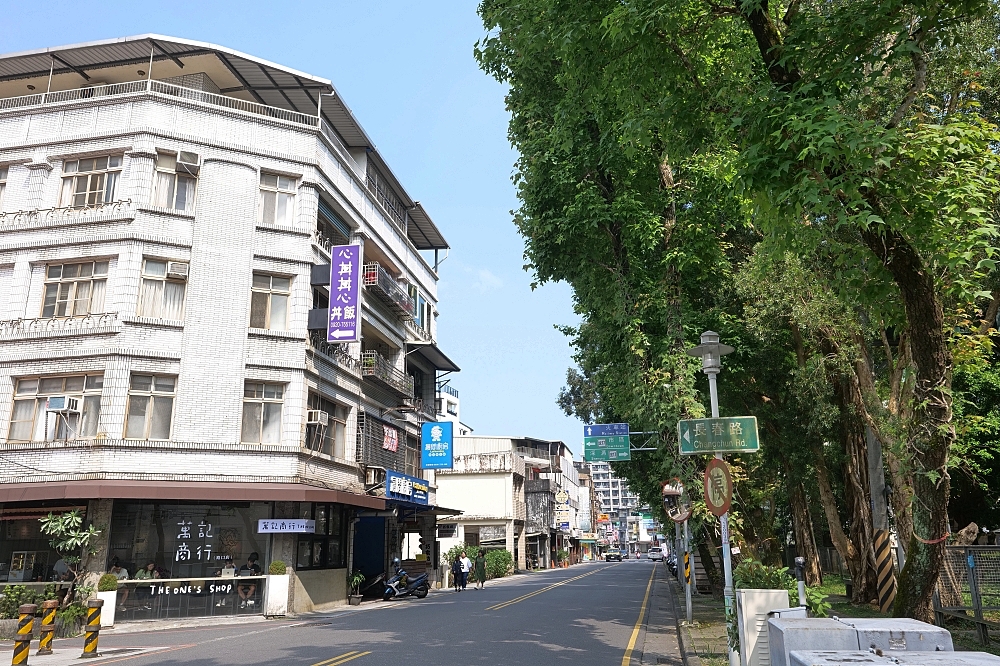 【宜蘭下午茶】 萬記商行路口店：宜蘭大學旁新開幕，超親人貓咪陪你喝咖啡 @捲捲頭 ♡ 品味生活