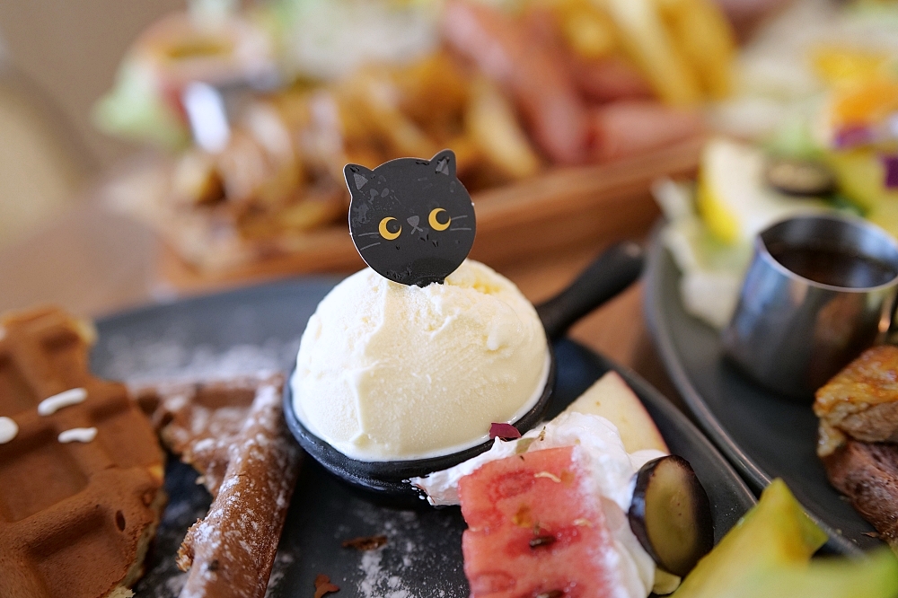 【宜蘭下午茶】 萬記商行路口店：宜蘭大學旁新開幕，超親人貓咪陪你喝咖啡 @捲捲頭 ♡ 品味生活