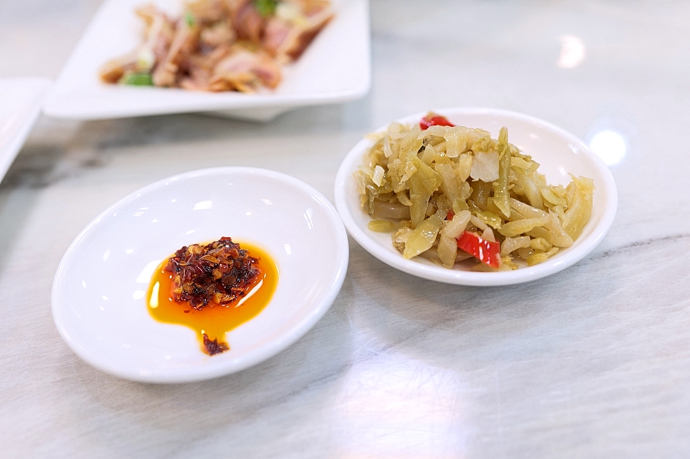 無名牛肉麵礁溪總店｜宜蘭老字號回歸，大塊紅燒牛肉麵真實評價、菜單資訊 @捲捲頭 ♡ 品味生活