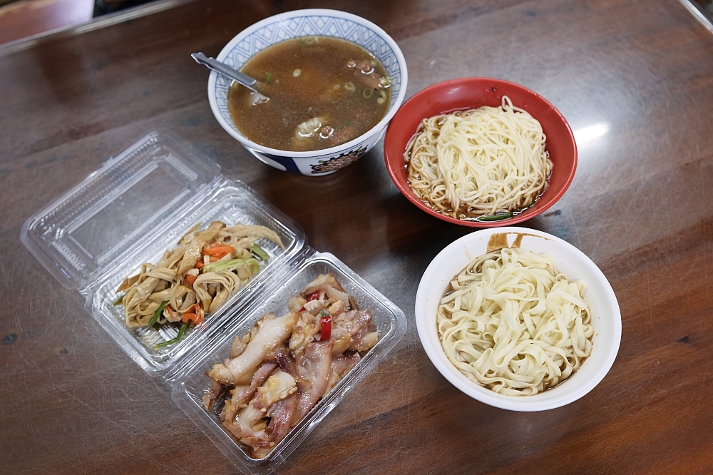 【湯城麵食】宜蘭在地人不想說的秘密！炸醬麵搭「仙女小姊姊」太驚人 @捲捲頭 ♡ 品味生活