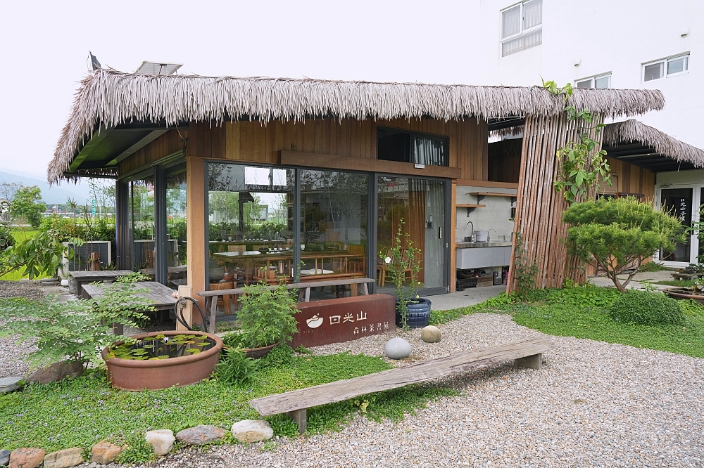 【日光山茶屋】 礁溪交流道旁 5 分鐘！純白茶屋看龜山島、享慢活下午茶 @捲捲頭 ♡ 品味生活
