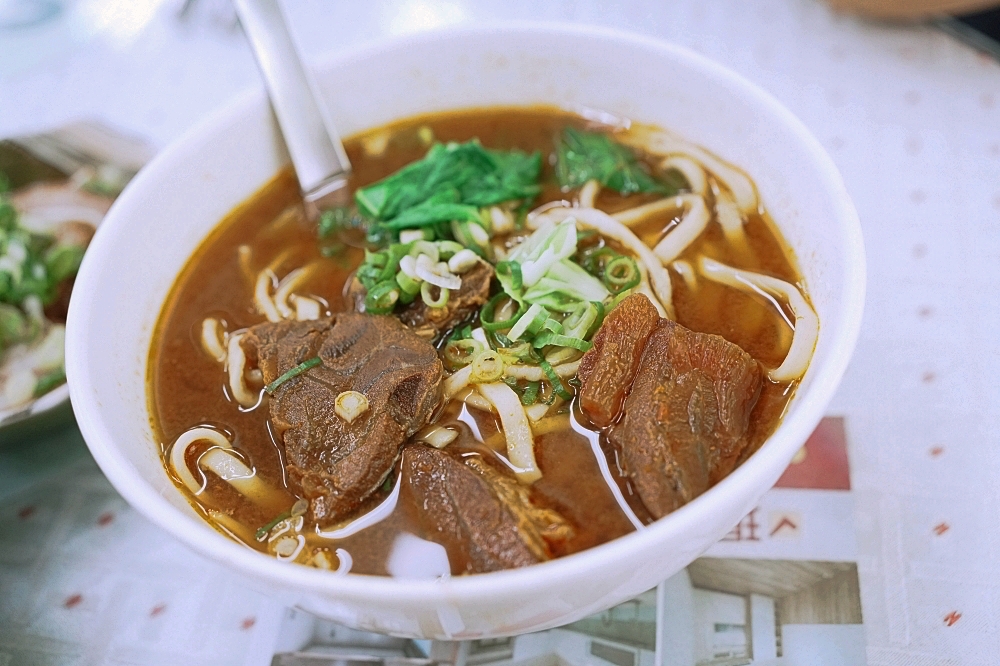 三重美食推薦｜高棚滿座牛肉麵，大份量半筋半肉百元佛心價！ @捲捲頭 ♡ 品味生活