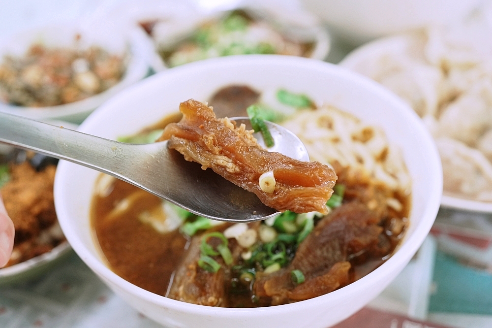 三重美食推薦｜高棚滿座牛肉麵，大份量半筋半肉百元佛心價！ @捲捲頭 ♡ 品味生活