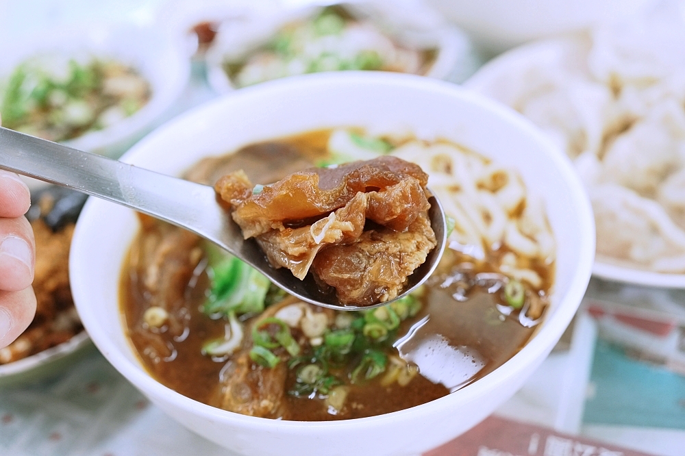 三重美食推薦｜高棚滿座牛肉麵，大份量半筋半肉百元佛心價！ @捲捲頭 ♡ 品味生活