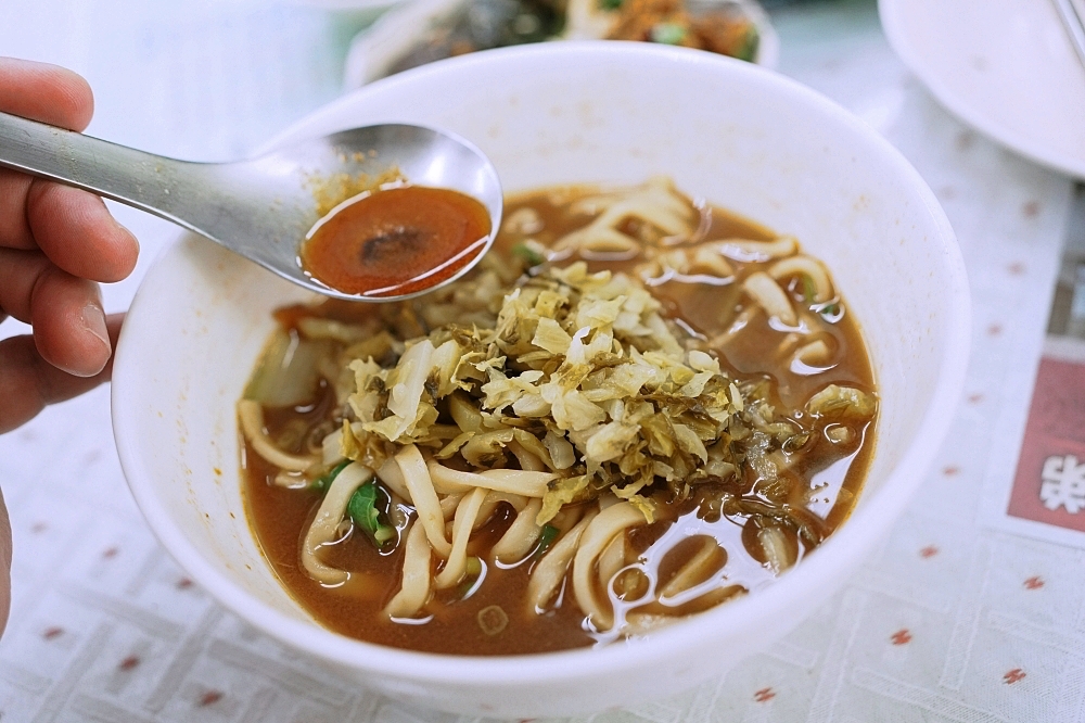 三重美食推薦｜高棚滿座牛肉麵，大份量半筋半肉百元佛心價！ @捲捲頭 ♡ 品味生活