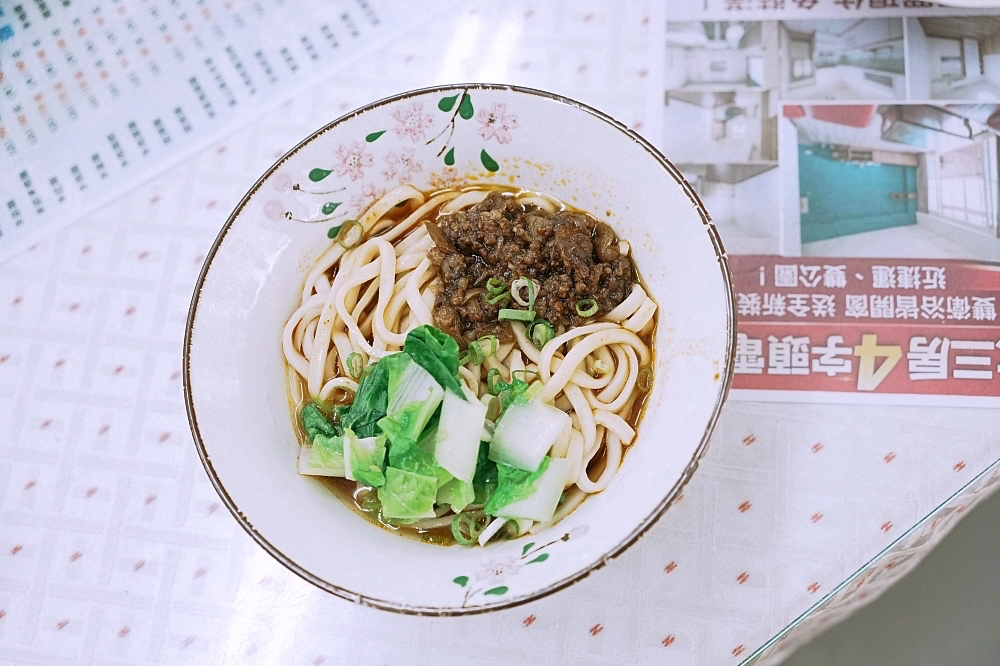 三重美食推薦｜高棚滿座牛肉麵，大份量半筋半肉百元佛心價！ @捲捲頭 ♡ 品味生活