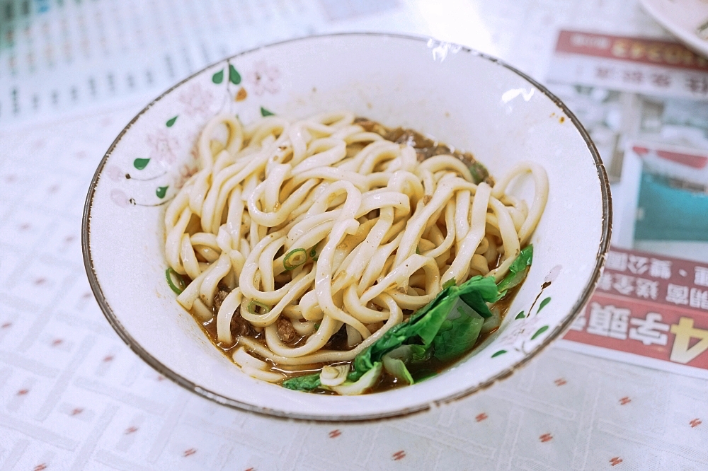 三重美食推薦｜高棚滿座牛肉麵，大份量半筋半肉百元佛心價！ @捲捲頭 ♡ 品味生活