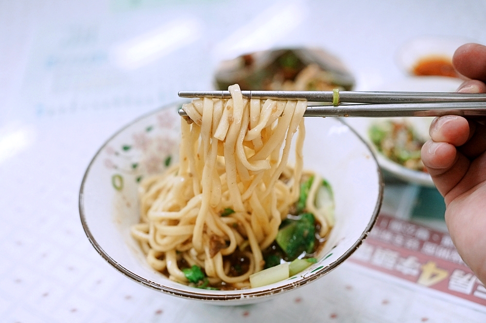三重美食推薦｜高棚滿座牛肉麵，大份量半筋半肉百元佛心價！ @捲捲頭 ♡ 品味生活