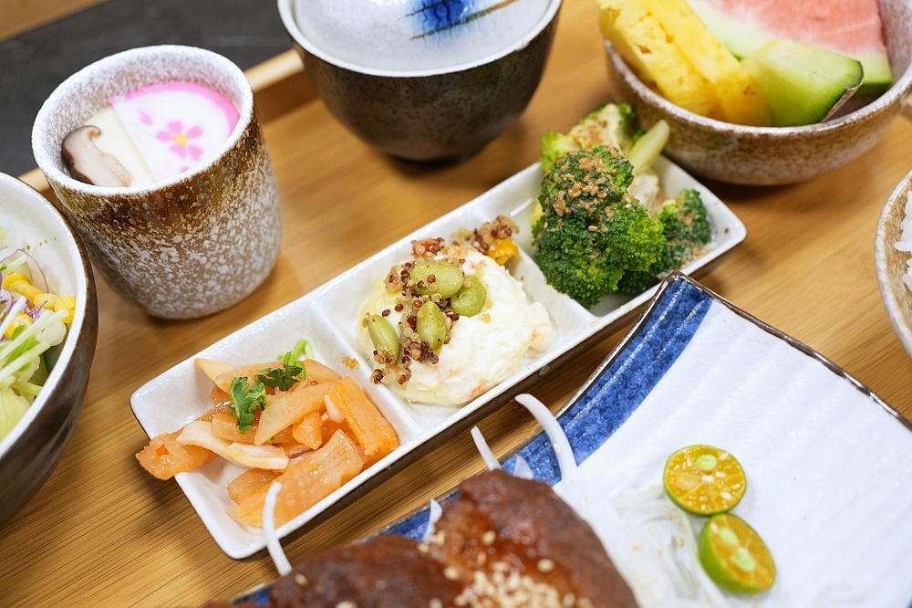 【光鮮生活美食館】必點櫻桃鴨烤鴨套餐、軟嫩豬肋排，高CP值聚餐首選 @捲捲頭 ♡ 品味生活