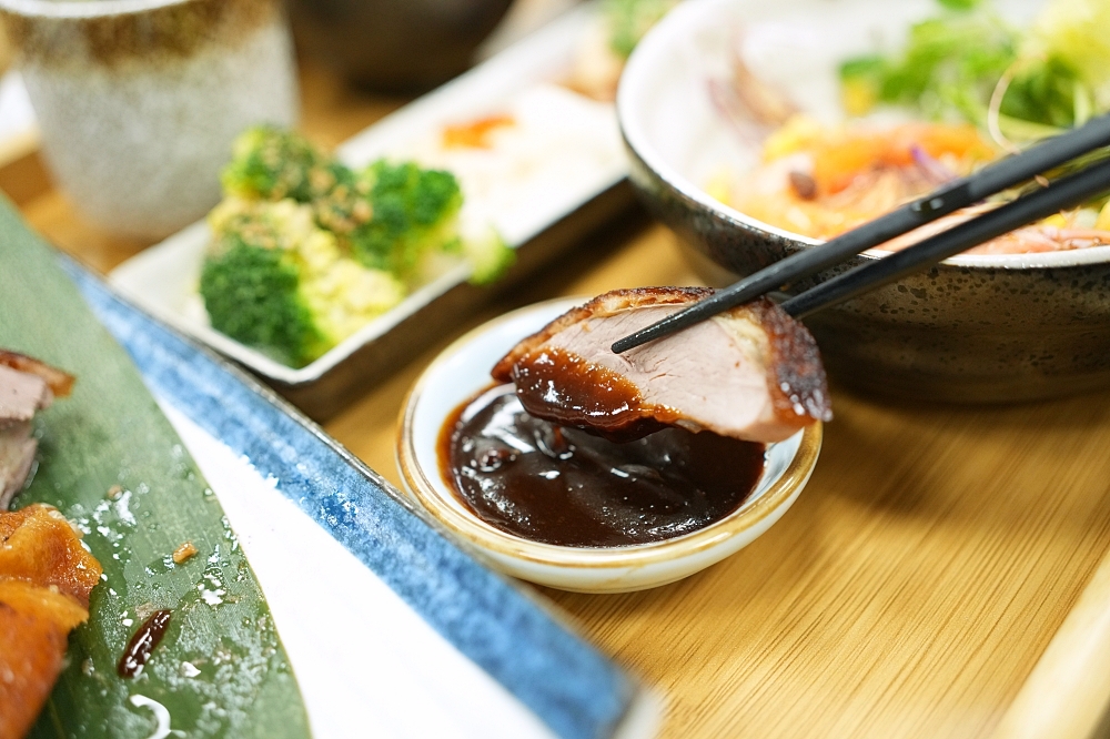 【光鮮生活美食館】必點櫻桃鴨烤鴨套餐、軟嫩豬肋排，高CP值聚餐首選 @捲捲頭 ♡ 品味生活