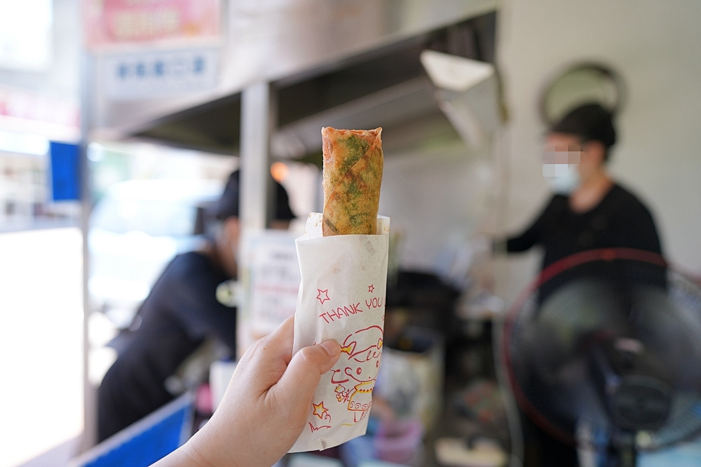 【春捲伯-頭城店】20公分神級巨無霸春捲超佛心！胡椒香韭菜內餡大爆發，頭城散步下午茶首選 @捲捲頭 ♡ 品味生活