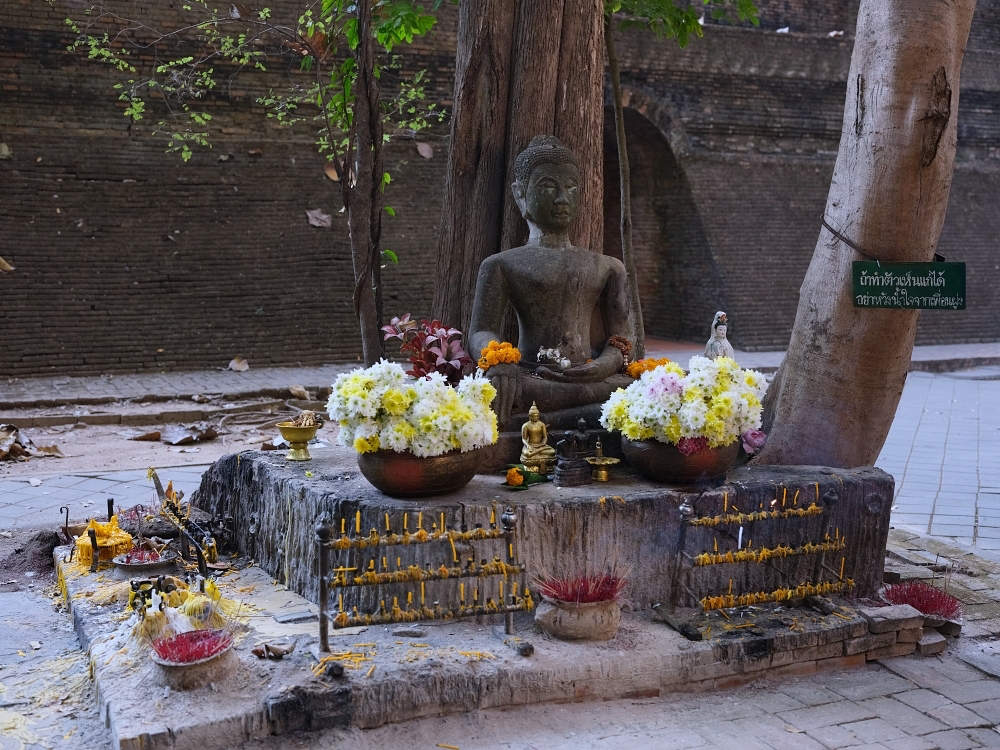 【悟孟寺】走進神祕地下隧道佛堂，感受最純粹的蘭納古寺靈氣 @捲捲頭 ♡ 品味生活