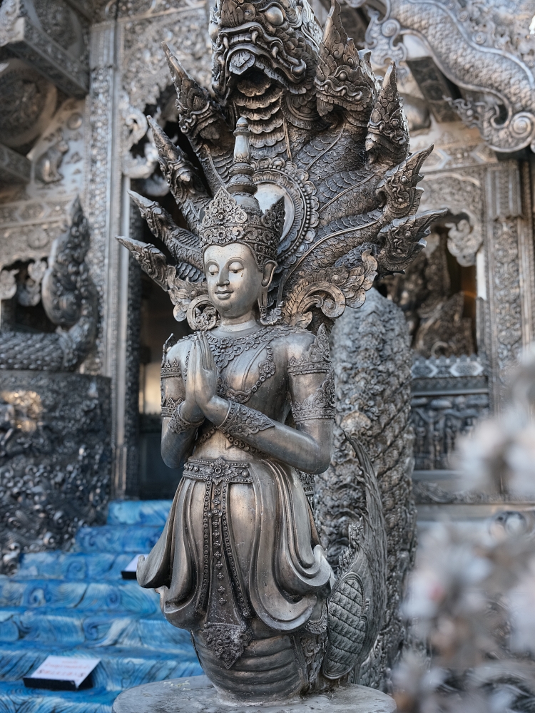 清邁景點推薦｜清邁銀廟（素攀寺）：近觀光區的手工銀雕奇景，入園須知與心得分享 @捲捲頭 ♡ 品味生活