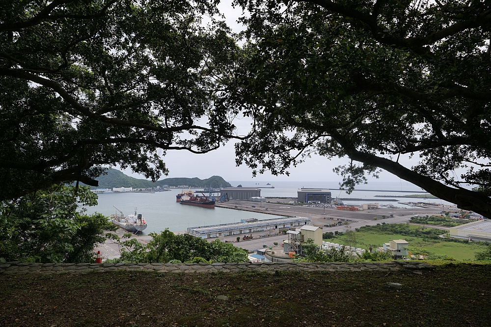 砲台山風景區｜蘇澳私房密境，藏在蘇花公路旁的清代砲台與老榕樹 @捲捲頭 ♡ 品味生活
