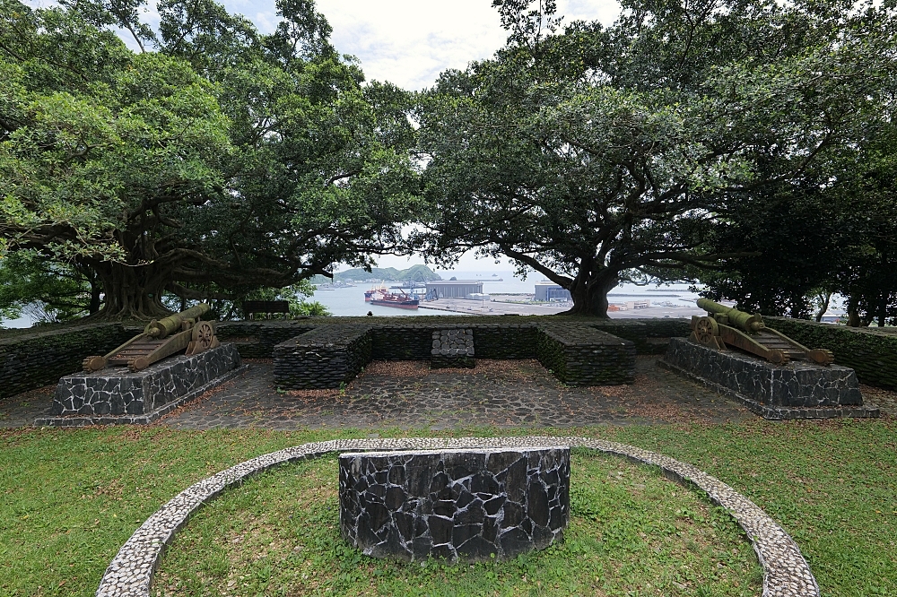 砲台山風景區｜蘇澳私房密境，藏在蘇花公路旁的清代砲台與老榕樹 @捲捲頭 ♡ 品味生活