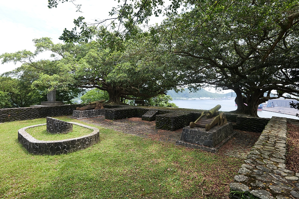 砲台山風景區｜蘇澳私房密境，藏在蘇花公路旁的清代砲台與老榕樹 @捲捲頭 ♡ 品味生活