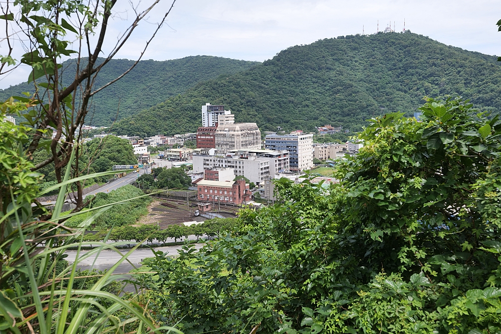 砲台山風景區｜蘇澳私房密境，藏在蘇花公路旁的清代砲台與老榕樹 @捲捲頭 ♡ 品味生活