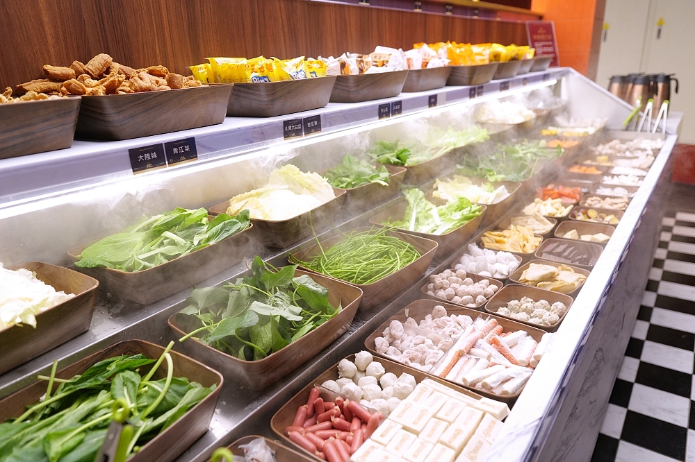 嗑肉石鍋-羅東純精店｜超狂800克肉肉瀑布，法鬥牛奶鍋萌翻全場！ @捲捲頭 ♡ 品味生活