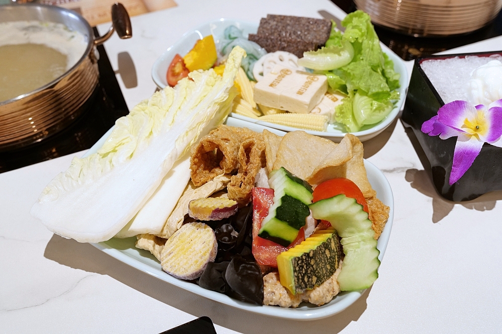 嗑肉石鍋-羅東純精店｜超狂800克肉肉瀑布，法鬥牛奶鍋萌翻全場！ @捲捲頭 ♡ 品味生活