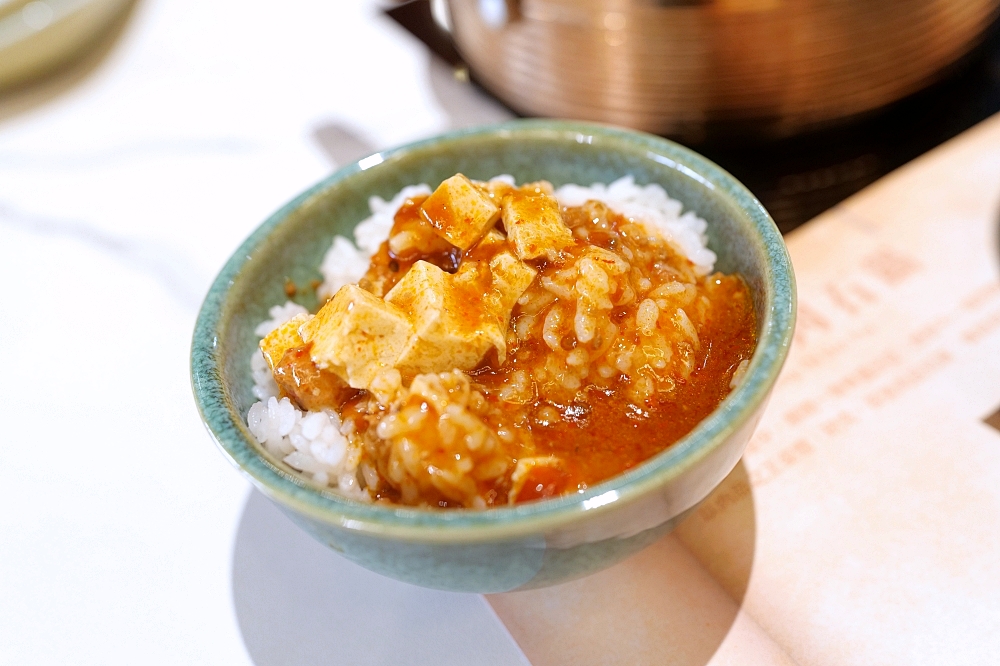 嗑肉石鍋-羅東純精店｜超狂800克肉肉瀑布，法鬥牛奶鍋萌翻全場！ @捲捲頭 ♡ 品味生活