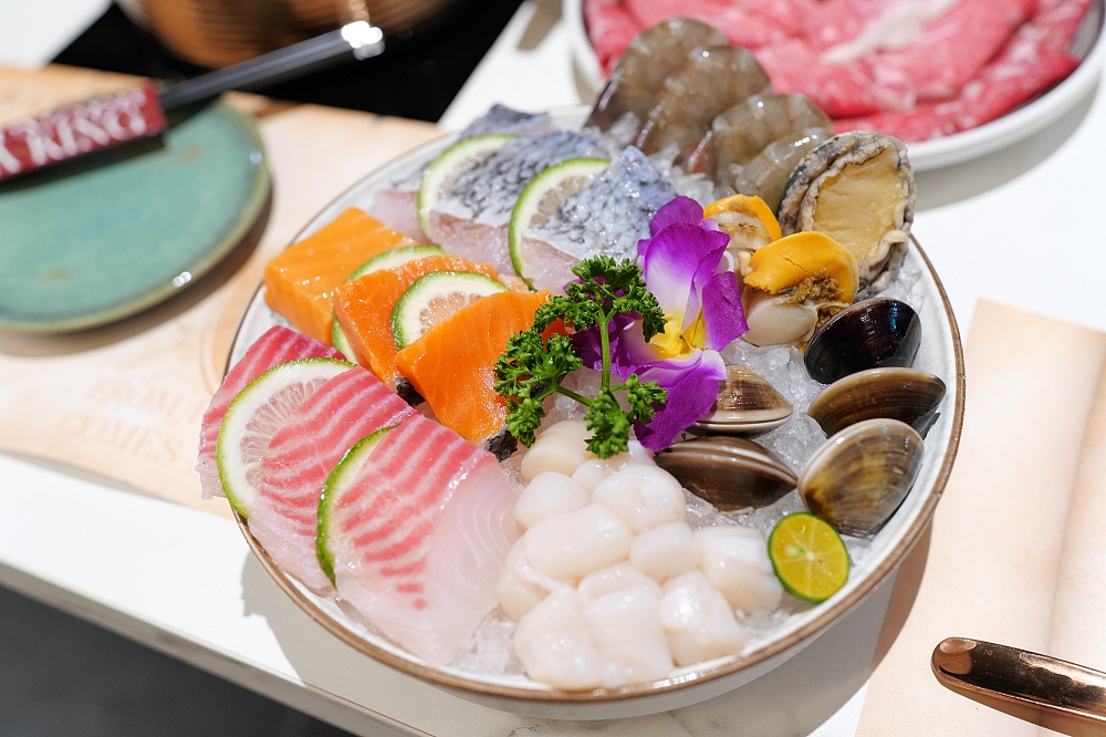 嗑肉石鍋-羅東純精店｜超狂800克肉肉瀑布，法鬥牛奶鍋萌翻全場！ @捲捲頭 ♡ 品味生活