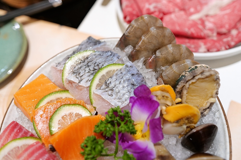 嗑肉石鍋-羅東純精店｜超狂800克肉肉瀑布，法鬥牛奶鍋萌翻全場！ @捲捲頭 ♡ 品味生活