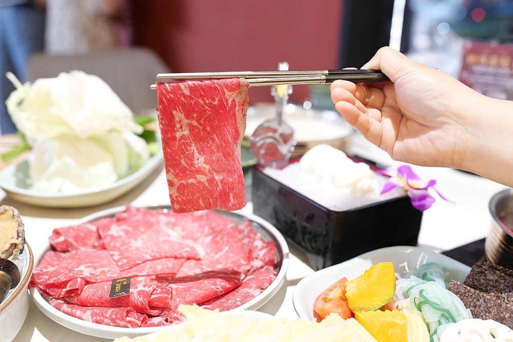 嗑肉石鍋-羅東純精店｜超狂800克肉肉瀑布，法鬥牛奶鍋萌翻全場！ @捲捲頭 ♡ 品味生活