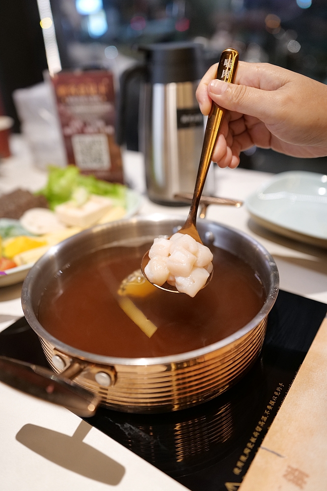 嗑肉石鍋-羅東純精店｜超狂800克肉肉瀑布，法鬥牛奶鍋萌翻全場！ @捲捲頭 ♡ 品味生活