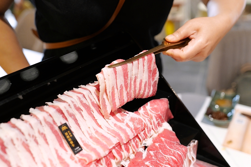 嗑肉石鍋-羅東純精店｜超狂800克肉肉瀑布，法鬥牛奶鍋萌翻全場！ @捲捲頭 ♡ 品味生活