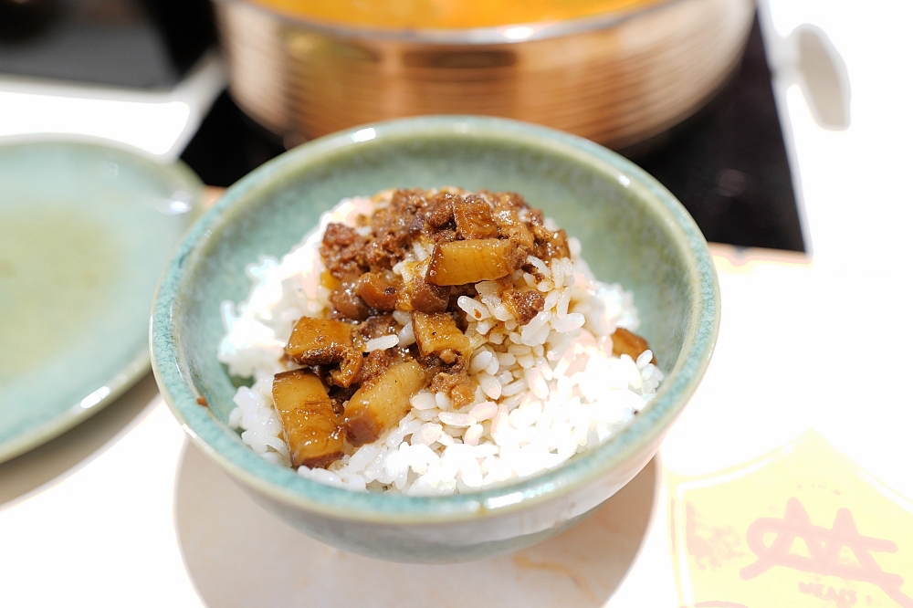 嗑肉石鍋-羅東純精店｜超狂800克肉肉瀑布，法鬥牛奶鍋萌翻全場！ @捲捲頭 ♡ 品味生活