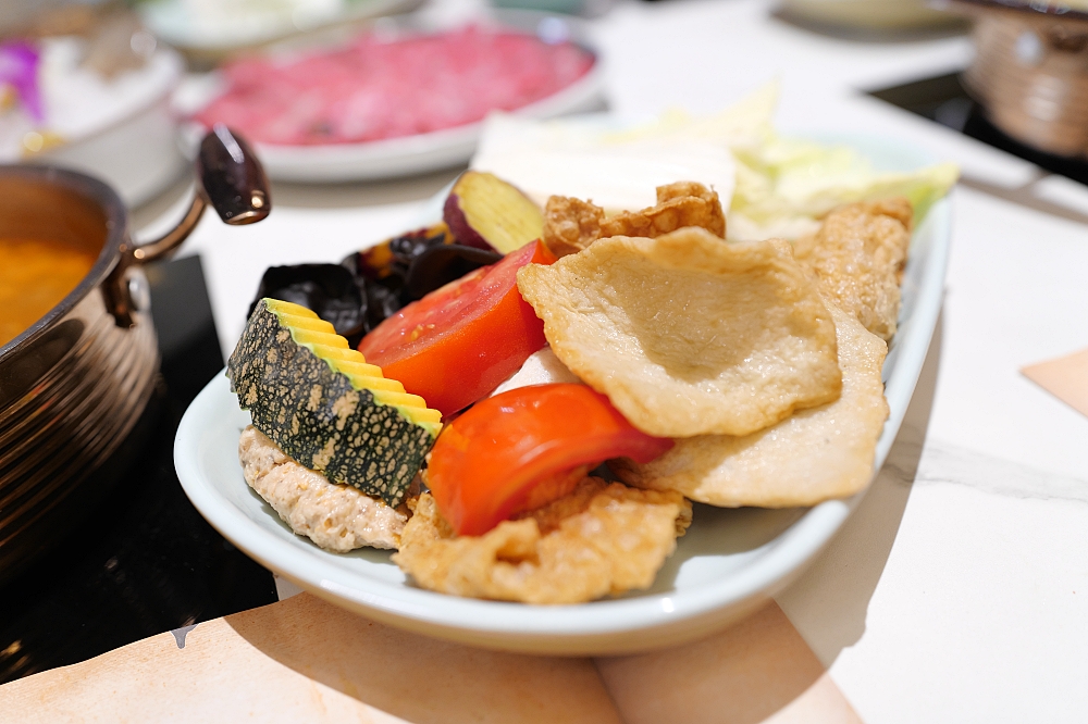 嗑肉石鍋-羅東純精店｜超狂800克肉肉瀑布，法鬥牛奶鍋萌翻全場！ @捲捲頭 ♡ 品味生活