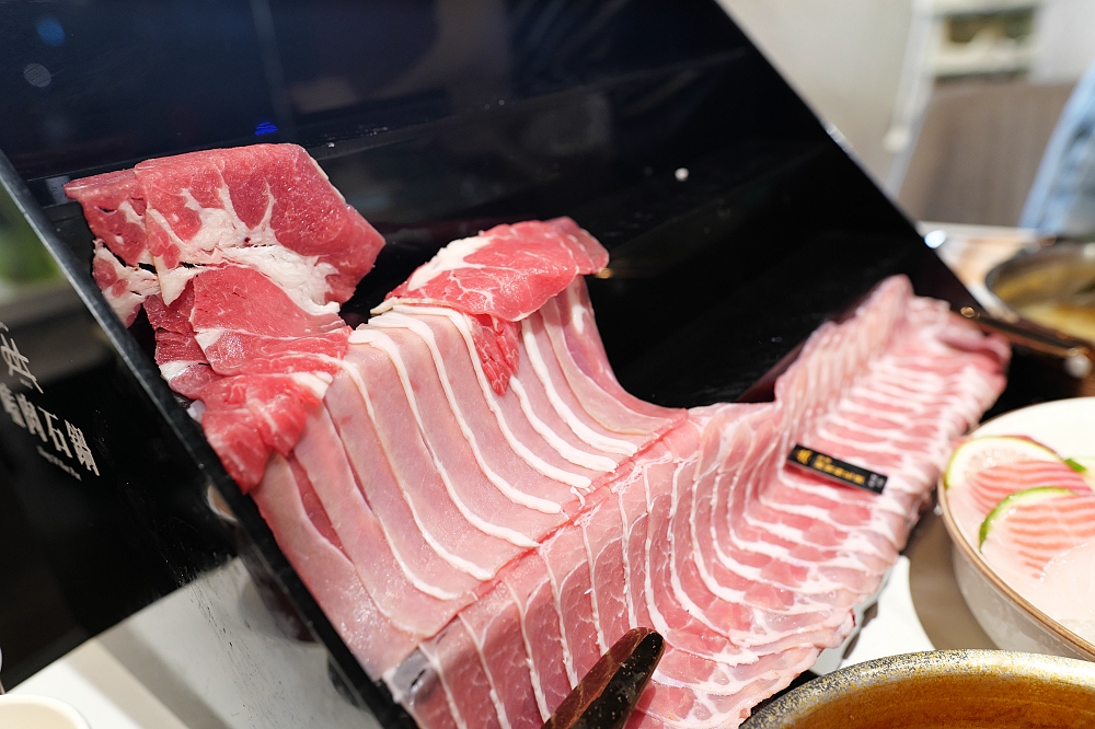 嗑肉石鍋-羅東純精店｜超狂800克肉肉瀑布，法鬥牛奶鍋萌翻全場！ @捲捲頭 ♡ 品味生活