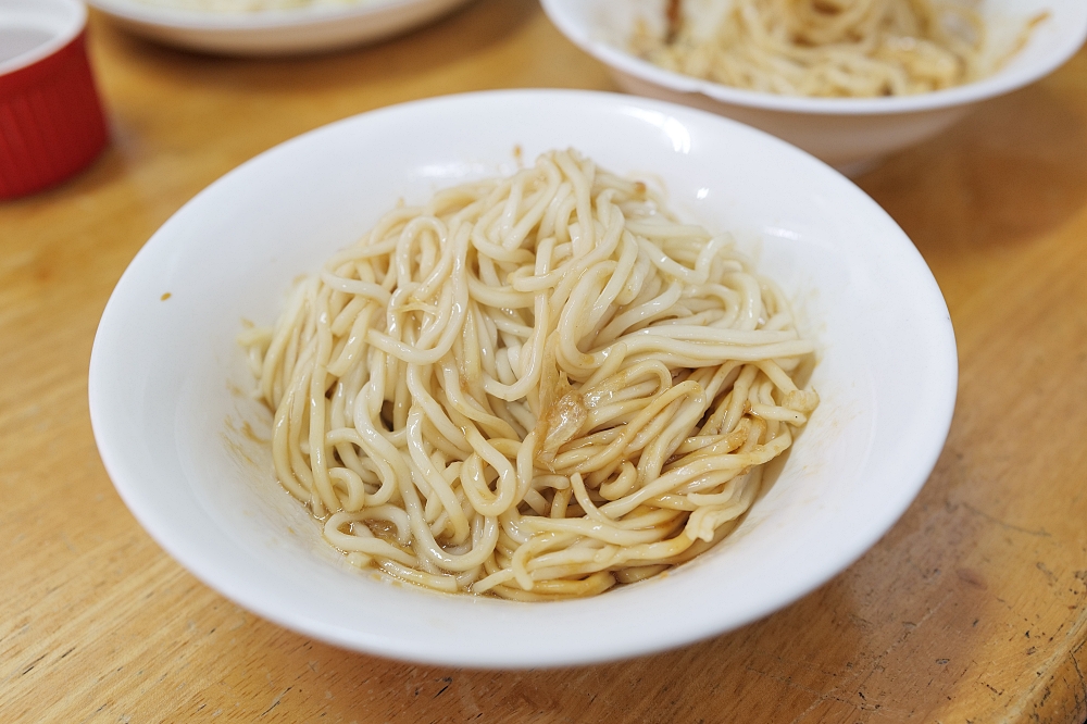 【一傳十蒜油拌麵】隱藏媽祖廟旁巷弄，一週只賣四天的現做手工麵 @捲捲頭 ♡ 品味生活