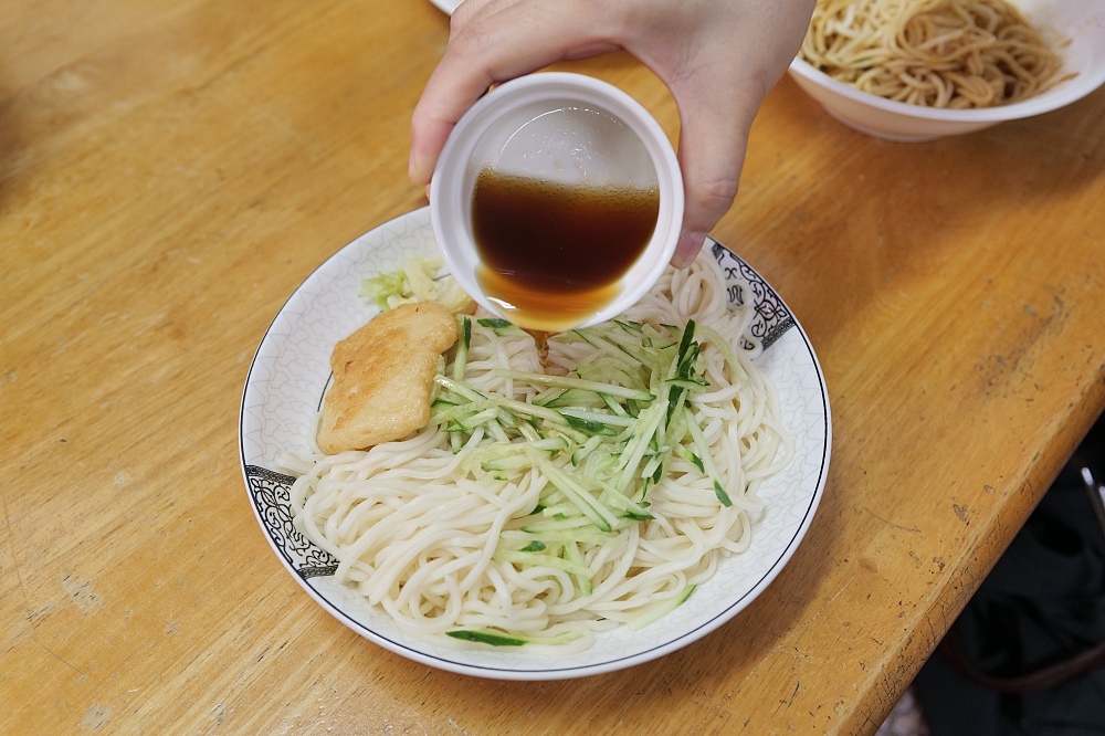 【一傳十蒜油拌麵】隱藏媽祖廟旁巷弄，一週只賣四天的現做手工麵 @捲捲頭 ♡ 品味生活