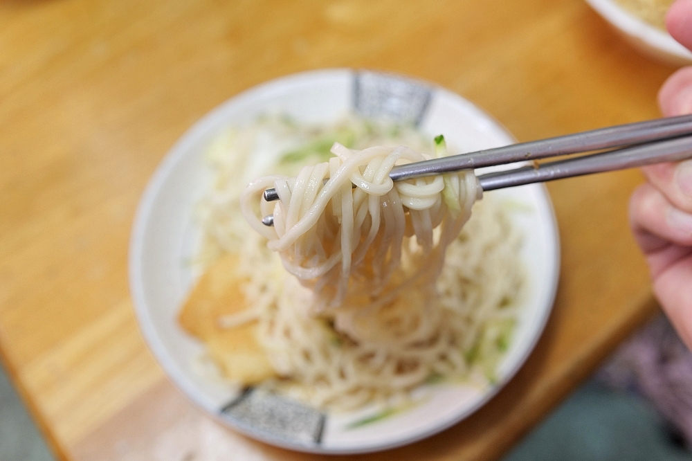 【一傳十蒜油拌麵】隱藏媽祖廟旁巷弄，一週只賣四天的現做手工麵 @捲捲頭 ♡ 品味生活