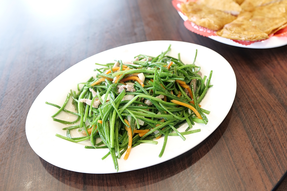 【基隆甕仔雞宜蘭分店】 國五交流道必吃！皮酥肉嫩不柴、淋上精華雞油超下飯 @捲捲頭 ♡ 品味生活