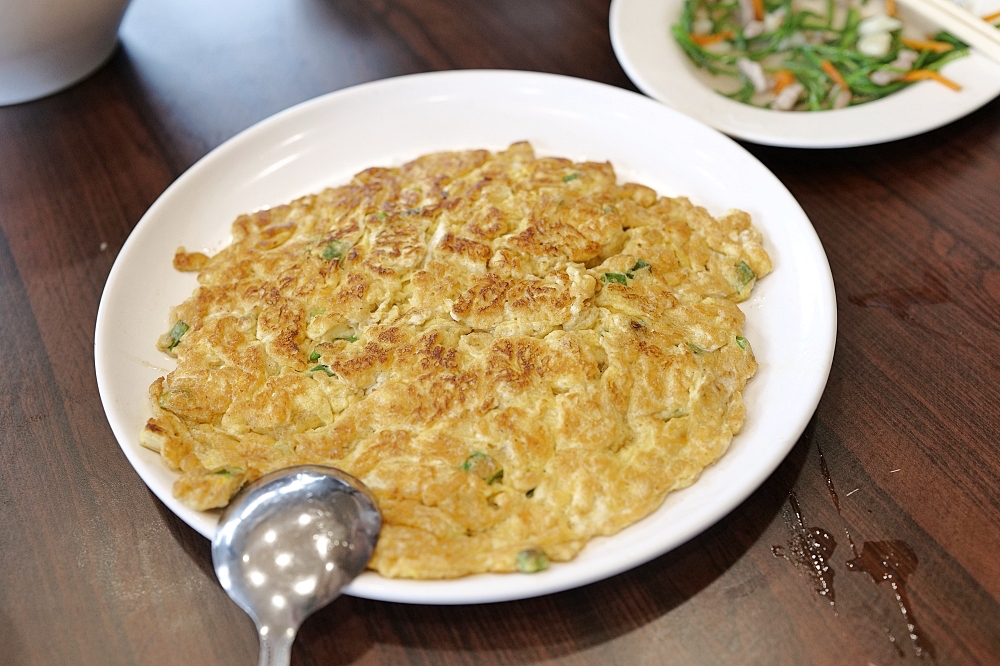 【基隆甕仔雞宜蘭分店】 國五交流道必吃！皮酥肉嫩不柴、淋上精華雞油超下飯 @捲捲頭 ♡ 品味生活
