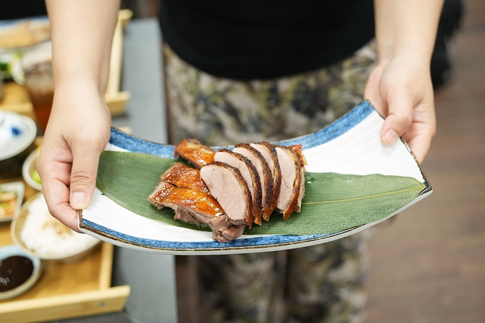 【光鮮生活美食館】必點櫻桃鴨烤鴨套餐、軟嫩豬肋排，高CP值聚餐首選 @捲捲頭 ♡ 品味生活