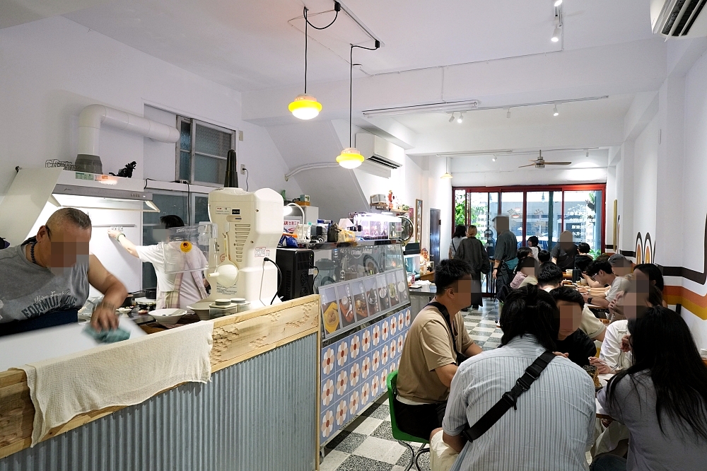 亞米甜甜圈專賣店》這裡的甜甜圈脆到不行！熱熱吃敲美味，食尚玩家也來吃過～ @捲捲頭 ♡ 品味生活