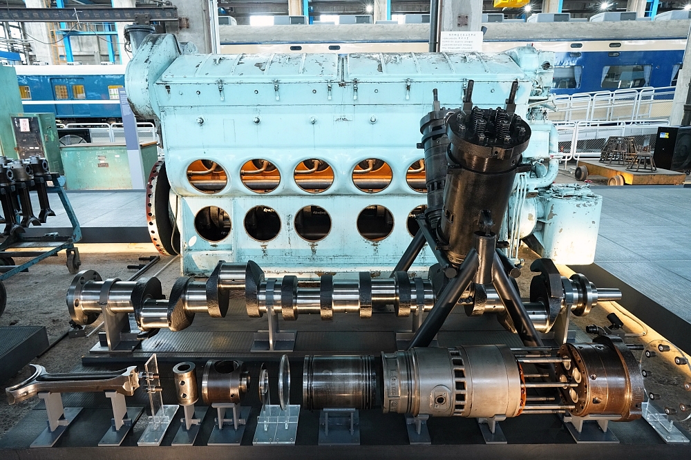 【國家鐵道博物館】全新台北機廠改建，百元逛柴電工廠超值得，藍皮普通號預約與交通攻略 @捲捲頭 ♡ 品味生活