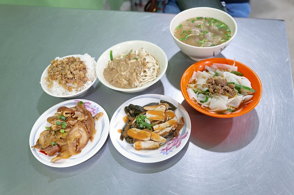 【早吳吃麵】踏踏路鐵皮屋秘境，清晨六點半開賣的超人氣麵店 @捲捲頭 ♡ 品味生活