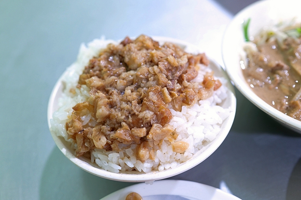 【早吳吃麵】踏踏路鐵皮屋秘境，清晨六點半開賣的超人氣麵店 @捲捲頭 ♡ 品味生活