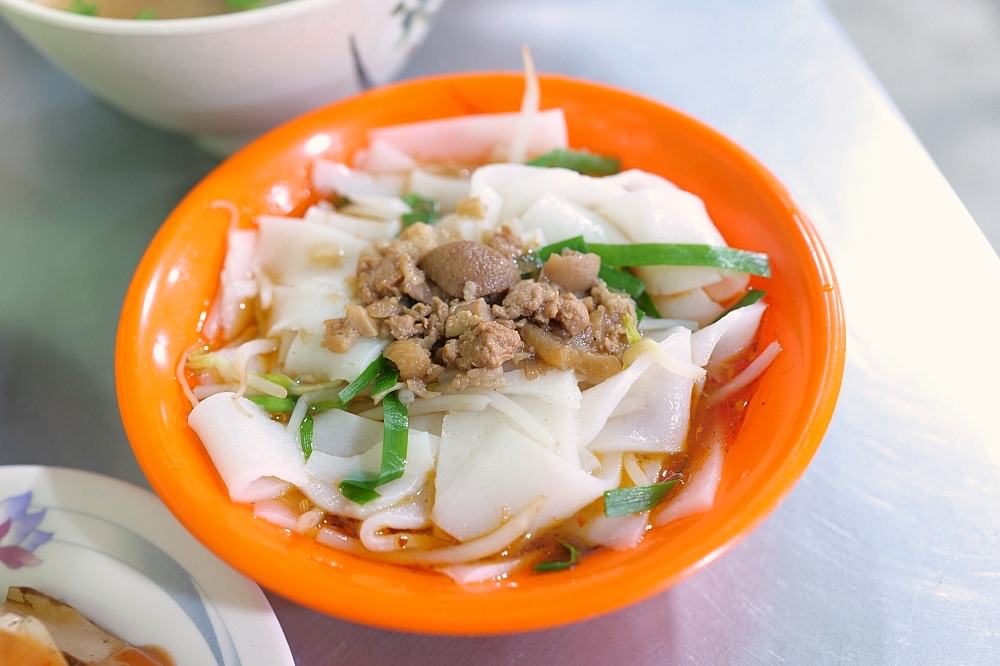 【早吳吃麵】踏踏路鐵皮屋秘境，清晨六點半開賣的超人氣麵店 @捲捲頭 ♡ 品味生活
