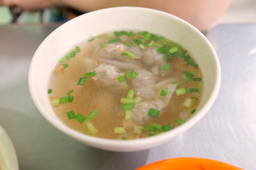 【早吳吃麵】踏踏路鐵皮屋秘境，清晨六點半開賣的超人氣麵店 @捲捲頭 ♡ 品味生活