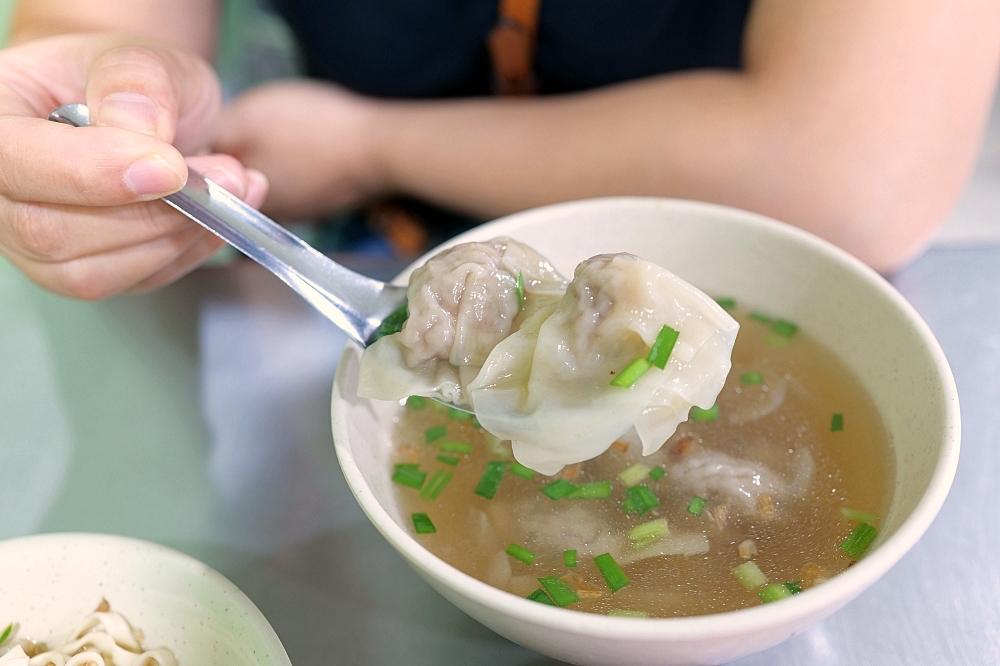 【早吳吃麵】踏踏路鐵皮屋秘境，清晨六點半開賣的超人氣麵店 @捲捲頭 ♡ 品味生活
