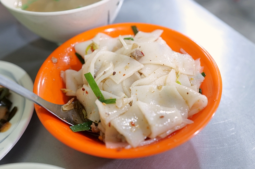 【早吳吃麵】踏踏路鐵皮屋秘境，清晨六點半開賣的超人氣麵店 @捲捲頭 ♡ 品味生活