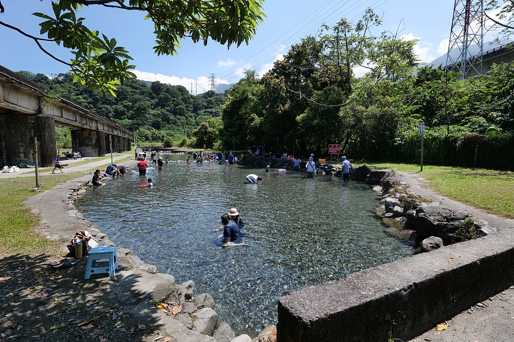 【東岳湧泉】宜蘭玩水景點限時開放！躺在天然冷泉看火車轟隆過，親子消暑首選 @捲捲頭 ♡ 品味生活