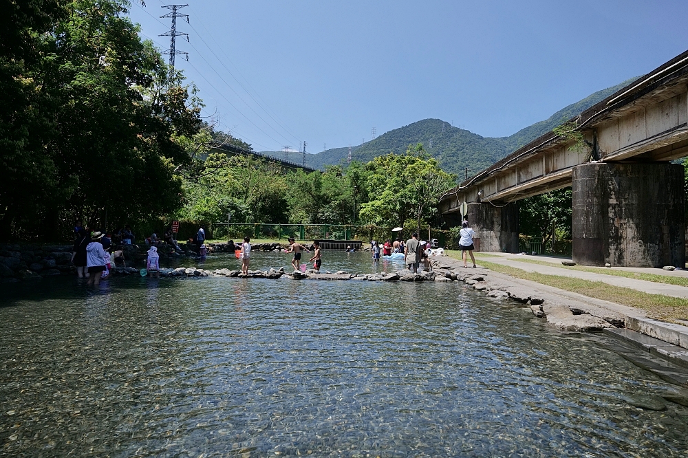 【東岳湧泉】宜蘭玩水景點限時開放！躺在天然冷泉看火車轟隆過，親子消暑首選 @捲捲頭 ♡ 品味生活