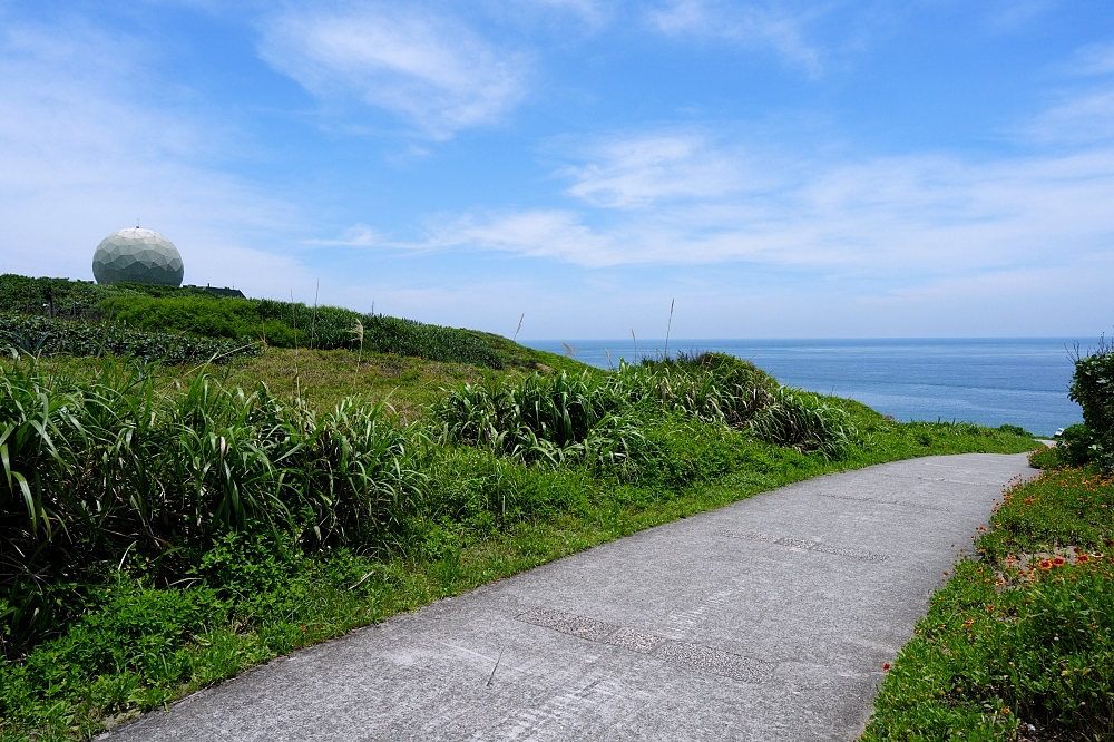 【富貴角燈塔】 台灣極北點攻略：免門票海景步道、老梅迷宮與綠石槽順遊 @捲捲頭 ♡ 品味生活
