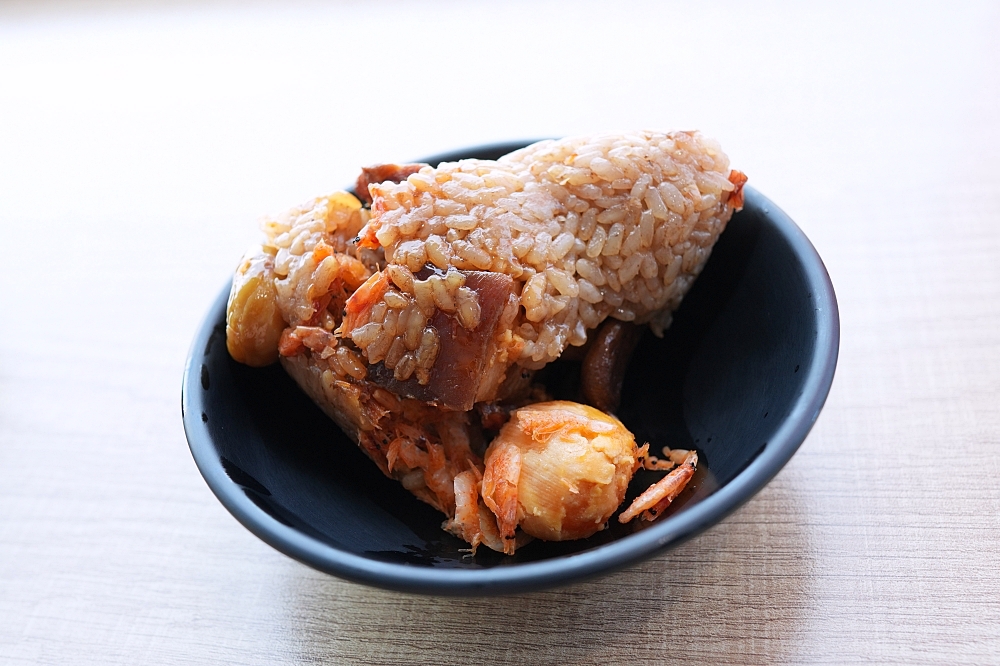 【劉家肉粽富基店】 石門婚紗廣場對面！看海景吹冷氣吃肉粽、停車與支付全攻略 @捲捲頭 ♡ 品味生活